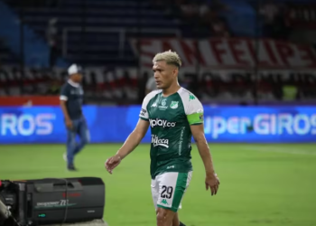 ESCÁNDALO CON TEO GUTIÉRREZ: FUE SANCIONADO POR MANOSEAR A UNA MUJER EN PLENO PARTIDO EN COLOMBIA