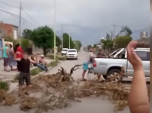 GABRIELA: «SENTIMOS QUE SOMOS LOS ÚLTIMOS BARRIOS QUE VAN A ARREGLAR»