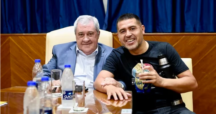 JUAN ROMÁN RIQUELME ASUMIÓ COMO PRESIDENTE DE BOCA