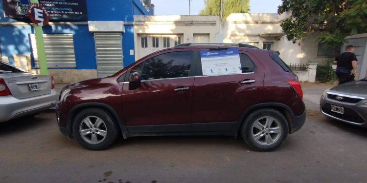 DOS DETENIDOS POR ROBAR EN EL ESTACIONAMIENTO DEL SHOPPING