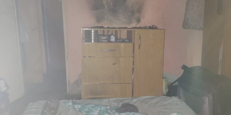 UNA HABITACIÓN SE PRENDIÓ FUEGO POR UNA VELA
