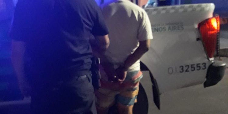 SE QUISO METER EN LA CASA DE SU EX PAREJA Y LO DETUVIERON