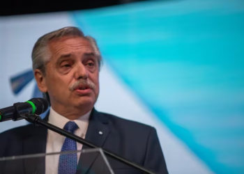 A DOS DÍAS DE LA ASUNCIÓN DE JAVIER MILEI, FERNÁNDEZ ACEPTÓ LA RENUNICA DE OTROS OCHO FUNCIONARIOS