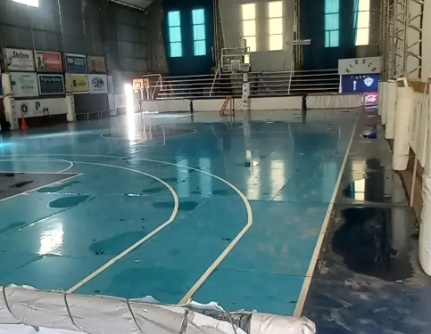 YUVEL: «SE NOS CAYÓ UN PAREDÓN Y EL PORTÓN SE VOLÓ A LA CASA DE ENFRENTE»