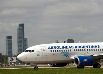 EL GOBIERNO REDUJO UN 43% LA ESTRUCTURA GERENCIAL DE AEROLÍNEAS ARGENTINAS