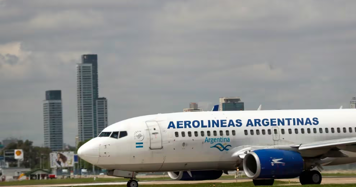 EL GOBIERNO REDUJO UN 43% LA ESTRUCTURA GERENCIAL DE AEROLÍNEAS ARGENTINAS