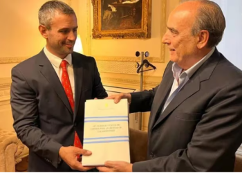 LEY ÓMNIBUS: EL GOBIERNO AÚN NEGOCIA LOS VOTOS Y LA DISCUSIÓN EXPUSO UNA LUCHA DE PODER