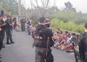 SE ENFRENTARON LAS DOS FACCIONES DE LA BARRA DE RIVER AFUERA DEL MONUMENTAL