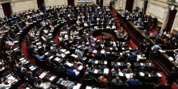 LEY ÓMNIBUS: MIENTRAS CONTINÚAN LAS NEGOCIACIONES POR LOS PUNTOS EN DISPUTA, DIPUTADOS SE PREPARA PARA REANUDAR LA SESIÓN