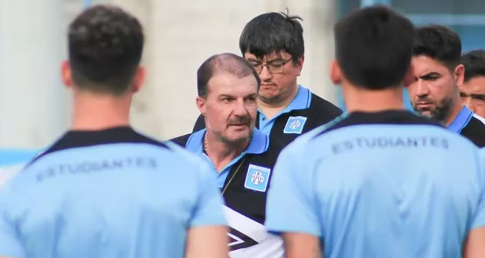 DOLOR EN EL MUNDO DEL FÚTBOL: A LOS 52 AÑOS MURIÓ GUSTAVO RAGGIO, DT DE ESTUDIANTES DE RÍO CUARTO Y DISCÍPULO DE BIELSA