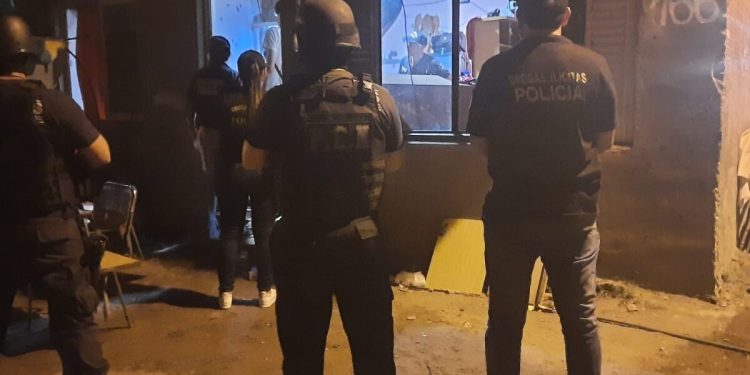DOS PERSONAS FUERON DETENIDAS POR TENENCIA DE COCAÍNA CON FINES DE COMERCIALIZACIÓN
