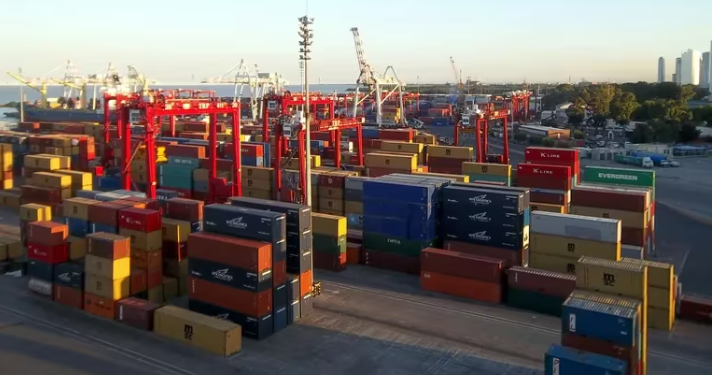 CON UNA FUERTE CAÍDA DE LAS IMPORTACIONES, ENERO REGISTRÓ UN SUPERÁVIT COMERCIAL DE USD 797 MILLONES