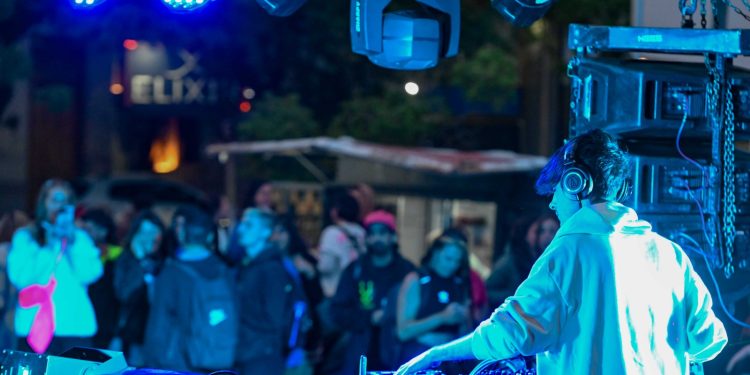 VECINAS Y VECINOS DISFRUTARON DE OTRO FIN DE SEMANA DE VERANO PARA ARMAR