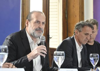 EL INTENDENTE ANUNCIÓ OBRAS DE PAVIMENTACIÓN Y LUMINARIA PARA BAHÍA