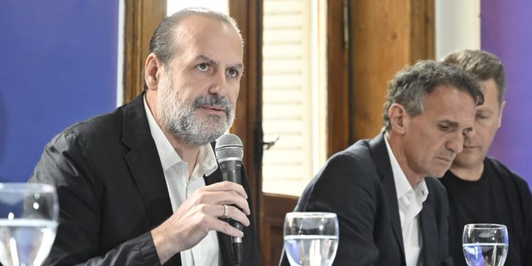 EL INTENDENTE ANUNCIÓ OBRAS DE PAVIMENTACIÓN Y LUMINARIA PARA BAHÍA