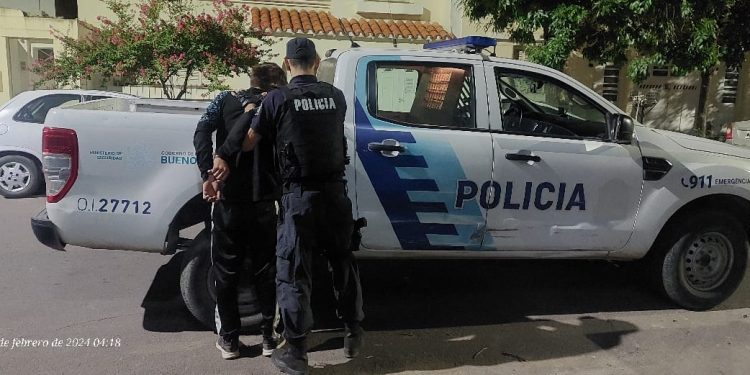 DOS PERSONAS APREHENDIDAS CON CIGARRILLOS DE MARIHUANA