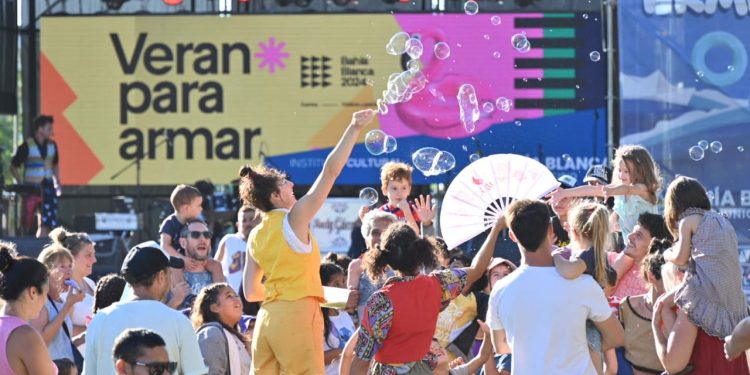 CIENTOS DE CHICOS Y CHICAS DISFRUTARON DE LA PRIMERA EDICIÓN DEL PROGRAMA «PLAPLA»