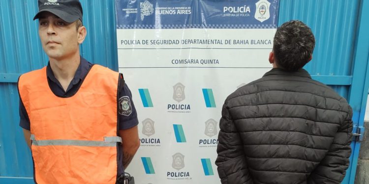 QUEDÓ DETENIDO POR ROBAR EN DOS CASAS