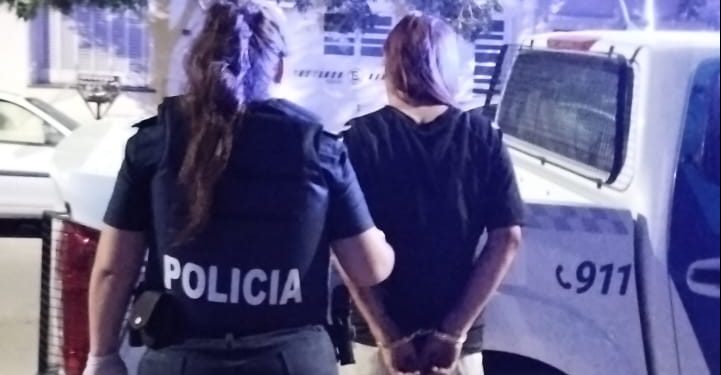 SON PAREJA, SE AGREDIERON CON BOTELLAS DE VIDRIO Y ELLOS MISMOS LLAMARON AL 911