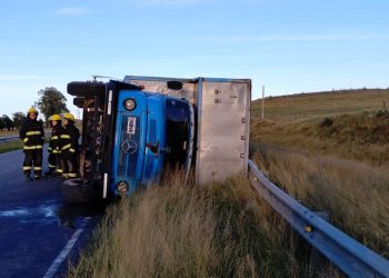 VUELCO DE UN CAMIÓN EN LA RUTA 51 Y CHOQUE DE DOS CAMIONES EN LA 33