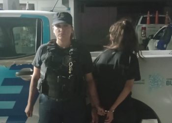 UNA MUJER APREHENDIDA POR ROMPER EL VIDRIO DE LA PUERTA DE LA CASA DE SU EX PAREJA