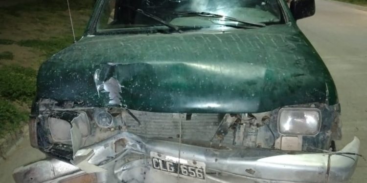 CHOCÓ CONTRA UNA COLUMAN DE ALUMBRADO Y SE FUE DEL LUGAR