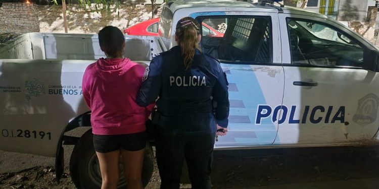 SE PELEABAN EN LA CALLE Y UNA DE ELLAS TERMINÓ APREHENDIDA