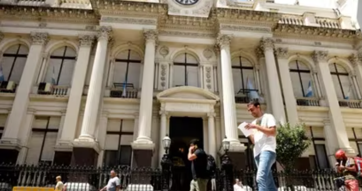 LA INFLACIÓN LLEGARÁ AL 227% EN 2024 SEGÚN LOS ECONOMISTAS CONSULTADOS POR EL BANCO CENTRAL