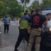 UN HOMBRE FUE A EXPRESARSE POR GAZA CUANDO LLEGABA EL EMBAJADOR DE EE.UU
