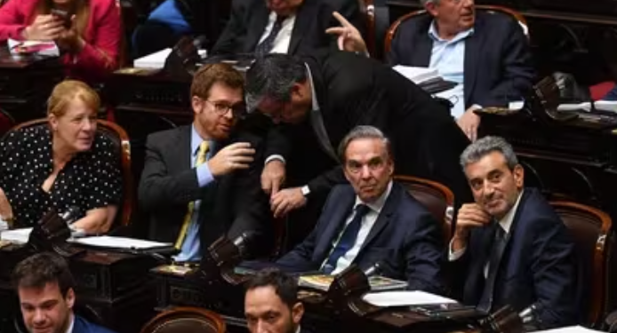 LEY ÓMNIBUS: LA OPOSICIÓN DIALOGUÍSTA SE SIENTE FORTALECIDA Y EL GOBIERNO DEBERÁ MODIFICAR SU ESTRATEGIA PARLAMENTARIA