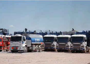MOYANO AMENAZÓ A YPF CON PAROS EN SUS DESTILERÍAS Y MOVILIZACIÓN EN VACA MUERTA ANTE LA VENTA DE ÁREAS PETROLERAS