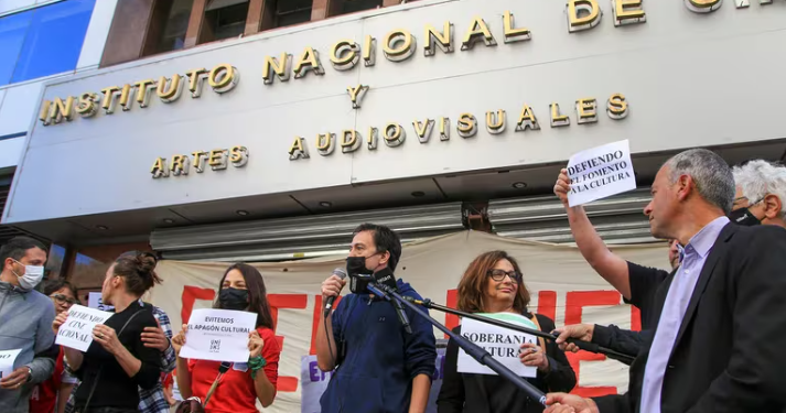 EL GOBIERNO OFICIALIZÓ BAJA DE CONTRATOS Y RECORTES EN EL INCAA