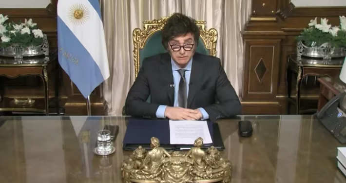 MILEI ECHÓ AL SECRETARIO DE TRABAJO POR LA POLÉMICA CON LOS SUELDOS DEL GABINETE