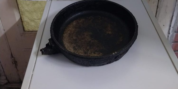 LE PIDIÓ PLATA A SU TÍO Y COMO SE NEGÓ LE PEGÓ CON UN SARTÉN EN LA CABEZA