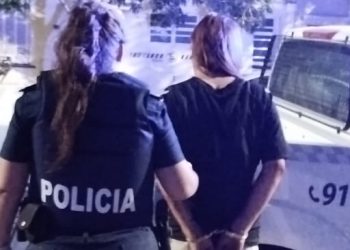 UNA MUJER QUEDÓ APREHENDIDA POR VIOLAR UNA ORDEN DE RESTRICCIÓN