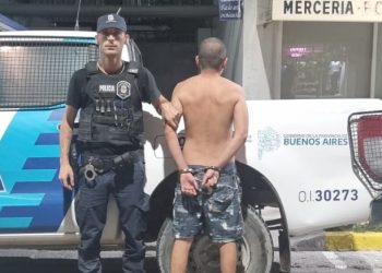 UN HOMBRE APREHENDIDO POR INTENTAR AGREDIR A LOS EFECTIVOS POLICIALES