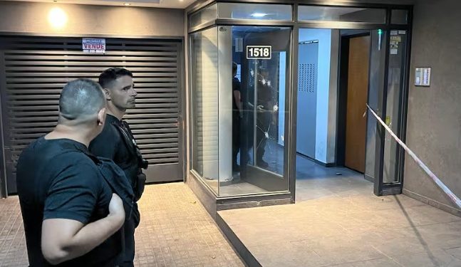 EN ROSARIO BALEARON EL FRENTE DE UN EDIFICIO Y DEJARON UNA AMENAZA