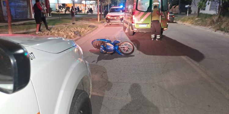 DOS MOTOCICLISTAS PERDIERON EL CONTROL DE SU RODADO Y TERMINARON CAYENDO