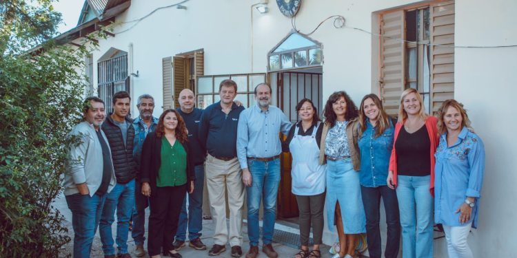 TGS RECORRIO LAS ESCUELAS QUE AYUDO A REPARAR