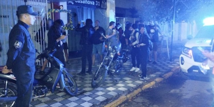 CLAUSURA Y DESALOJO EN UN BAR DE CASANOVA 33