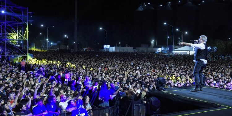 LA COMUNIDAD DISFRUTÓ DEL PRIMER DÍA DE LA FIESTA NACIONAL DEL CAMARÓN Y LANGOSTINO