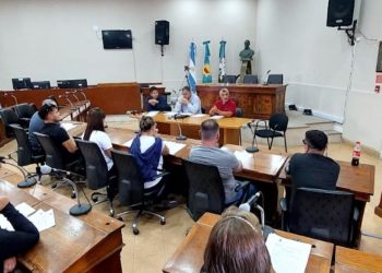 ALONSO: «QUEREMOS DEROGAR LOS TAXIS Y REMISES PARA QUE COMPITAN LIBREMENTE CON UBER»