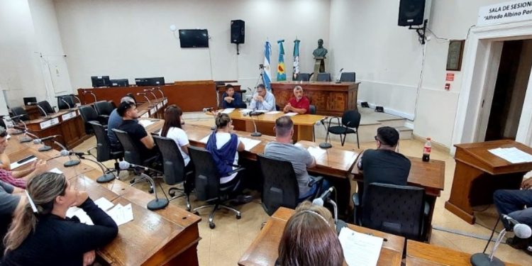 ALONSO: «QUEREMOS DEROGAR LOS TAXIS Y REMISES PARA QUE COMPITAN LIBREMENTE CON UBER»