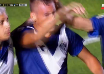 VÉLEZ LE GANÓ 2-1 A BANFIELD COMO VISITANTE Y ES UNO DE LOS CINCO PUNTEROS DE LA ZONA A