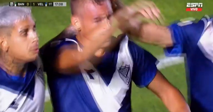 VÉLEZ LE GANÓ 2-1 A BANFIELD COMO VISITANTE Y ES UNO DE LOS CINCO PUNTEROS DE LA ZONA A