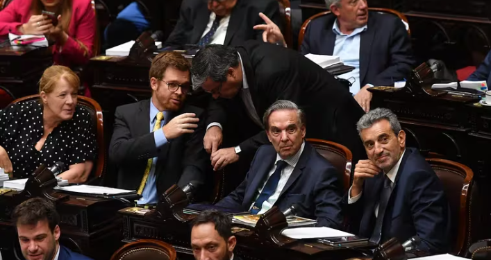 LEY BASES: EL OFICIALISMO ACCEDIÓ A NUEVOS CAMBIOS EN LA REFORMA LABORAL Y HABRÁ DICTAMEN EN DIPUTADOS