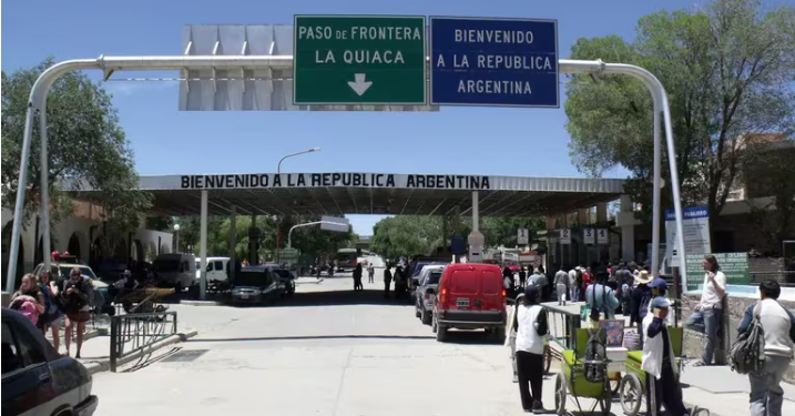 POR EL CONFLICTO EN MEDIO ORIENTE, EL GOBIERNO PUSO EN ALERTA A MIGRACIONES PERO NO VOLVERÁ A REUNIR AL COMITÉ DE CRISIS