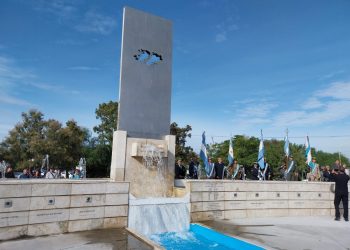 GUERRA DE MALVINAS A  42 AÑOS DE UNA LUCHA POR EL RECONOCIMIENTO  DE  UNA GESTA  DONDE UN GRUPO DE ARGENTINOS PUSIERON SU VIDA A DISPOSICIÓN DE LA PATRIA