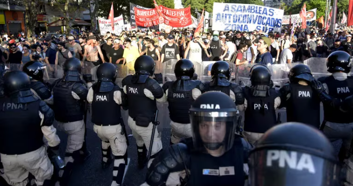 LOS PIQUETEROS SE MOVILIZARÁN AL CONGRESO CONTRA LA LEY BASES QUE SE DEBATIRÁ A PARTIR DEL LUNES