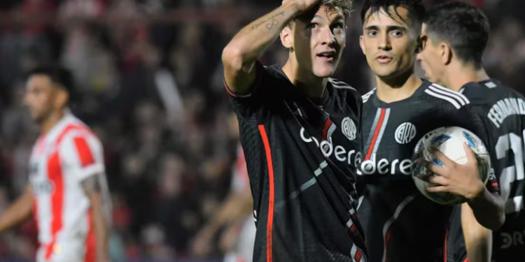 EL RIVER DE DEMICHELIS DERROTÓ A INSTITUTO Y AVANZÓ A LOS CUARTOS DE FINAL